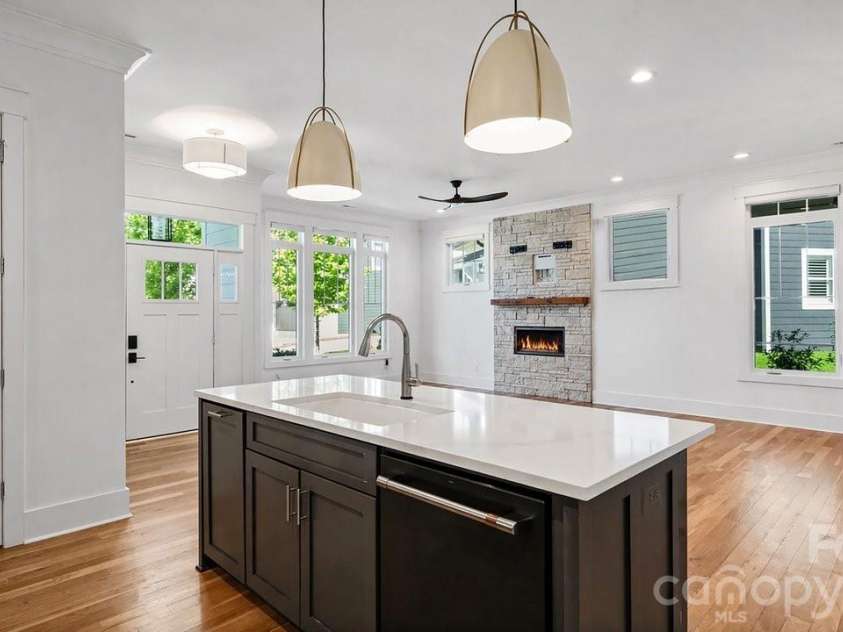 14140 Shelburne Village Drive, Charlotte, NC 28278.  MLS# CAR4375339, YatesRealty ID 24877. 