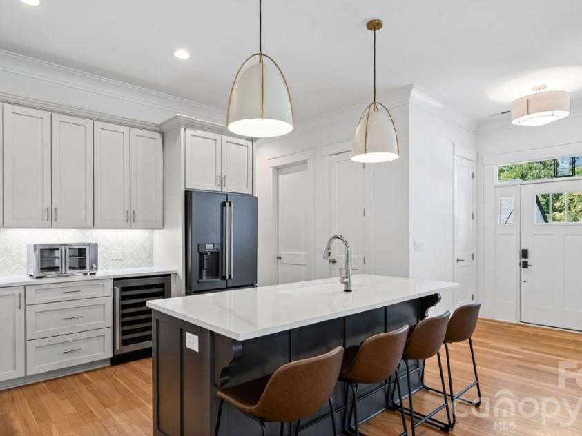 14140 Shelburne Village Drive, Charlotte, NC 28278.  MLS# CAR4375339, YatesRealty ID 24877. 
