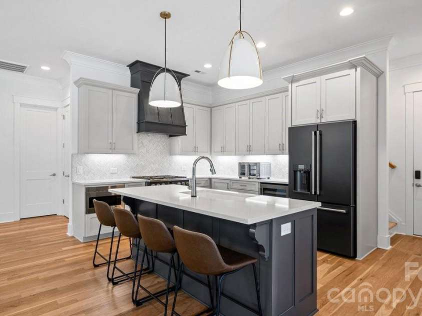 14140 Shelburne Village Drive, Charlotte, NC 28278.  MLS# CAR4375339, YatesRealty ID 24877. 
