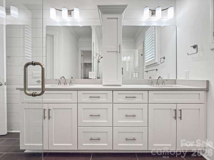 14140 Shelburne Village Drive, Charlotte, NC 28278.  MLS# CAR4375339, YatesRealty ID 24877. 
