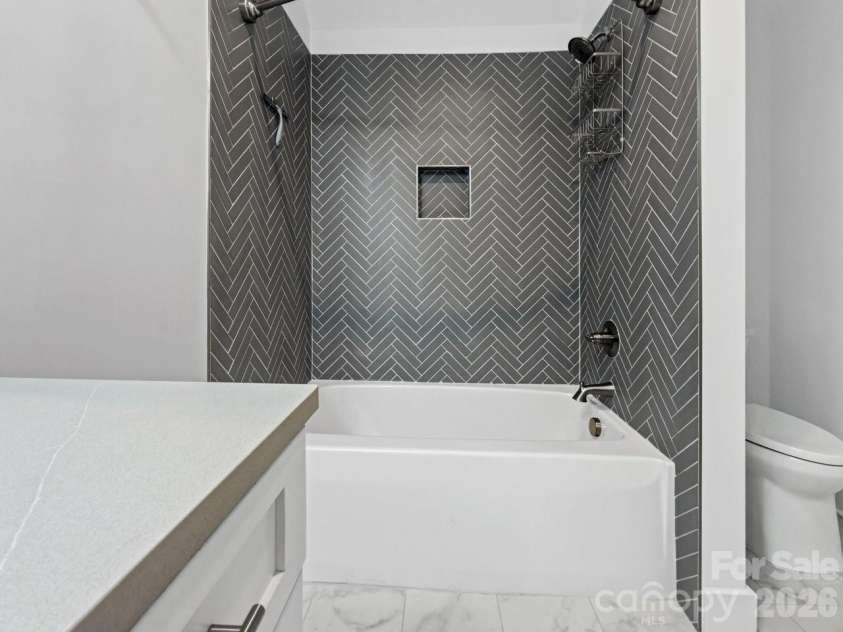 14140 Shelburne Village Drive, Charlotte, NC 28278.  MLS# CAR4375339, YatesRealty ID 24877. 