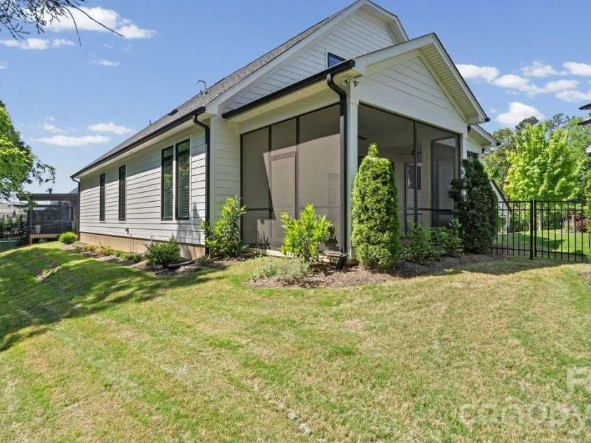 14140 Shelburne Village Drive, Charlotte, NC 28278.  MLS# CAR4375339, YatesRealty ID 24877. 