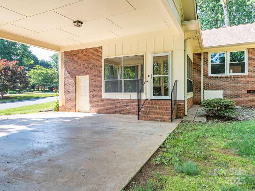 2222 Hearthstone Drive, Gastonia, NC 28056.  MLS# CAR4256250, YatesRealty ID 24878. Covered Parking