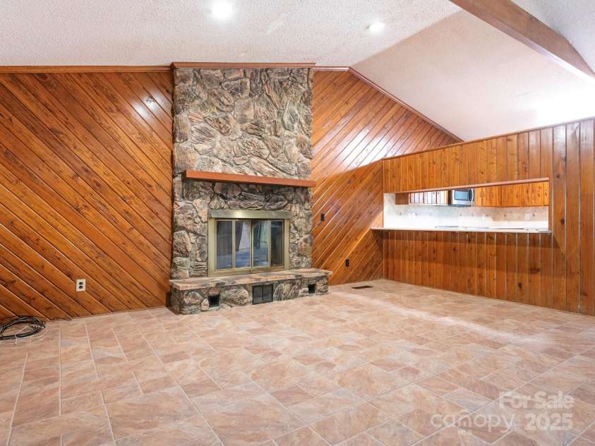 2222 Hearthstone Drive, Gastonia, NC 28056.  MLS# CAR4256250, YatesRealty ID 24878. Family Room