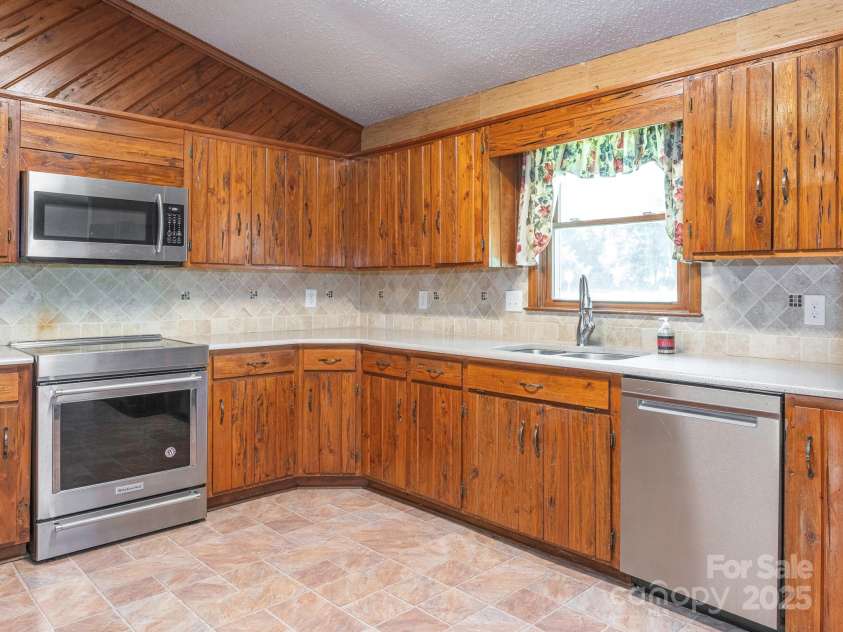 2222 Hearthstone Drive, Gastonia, NC 28056.  MLS# CAR4256250, YatesRealty ID 24878. Kitchen