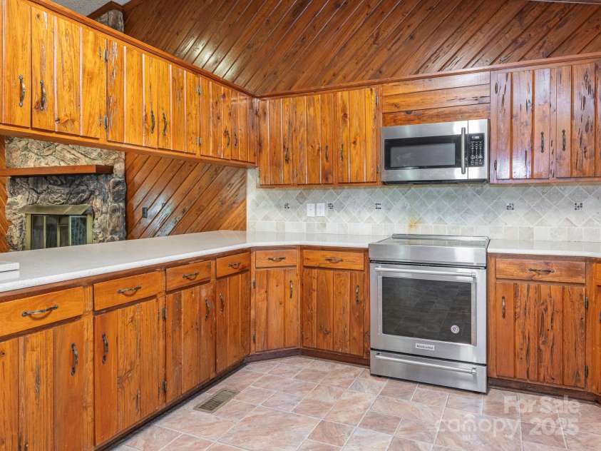 2222 Hearthstone Drive, Gastonia, NC 28056.  MLS# CAR4256250, YatesRealty ID 24878. Kitchen