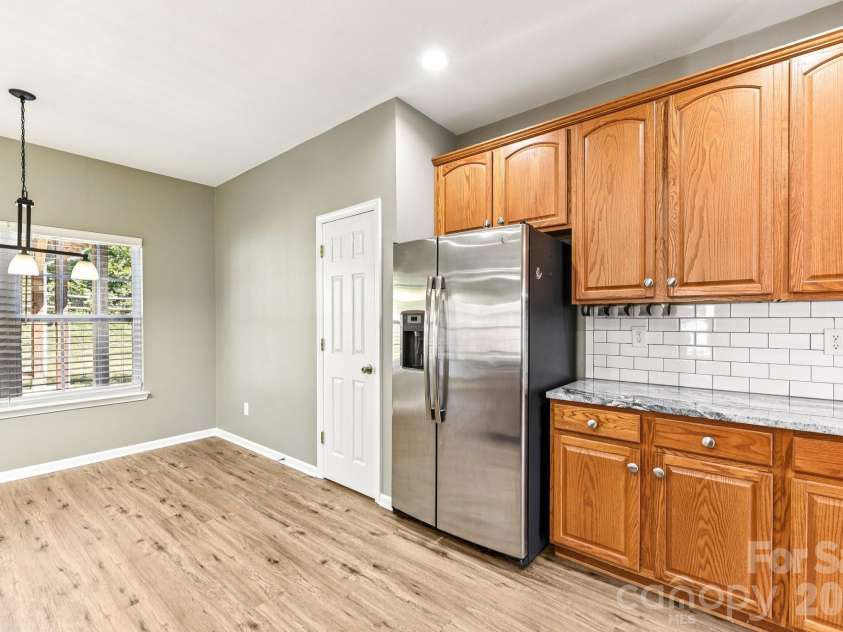 2632 Windsor Chase Drive, Matthews, NC 28105.  MLS# CAR4304091, YatesRealty ID 24879. 