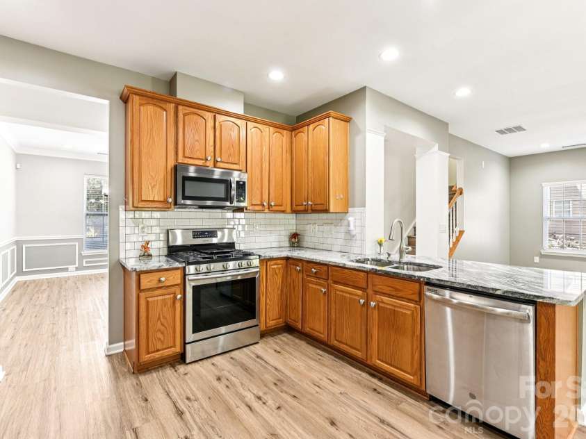2632 Windsor Chase Drive, Matthews, NC 28105.  MLS# CAR4304091, YatesRealty ID 24879. 
