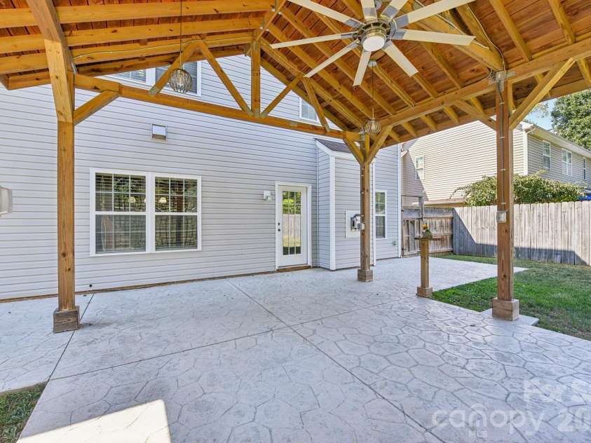 2632 Windsor Chase Drive, Matthews, NC 28105.  MLS# CAR4304091, YatesRealty ID 24879. 