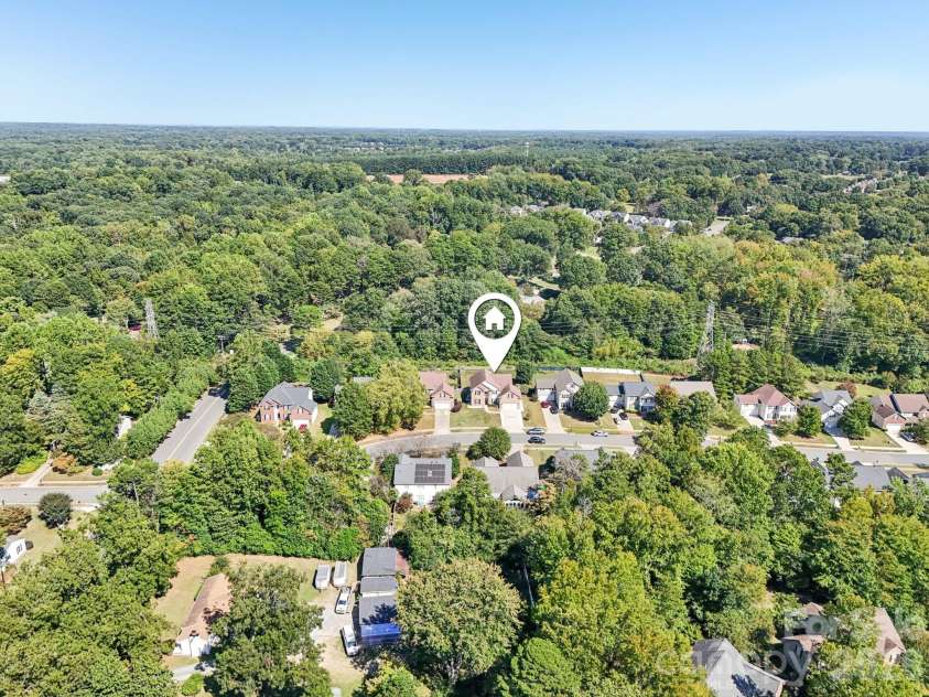 2632 Windsor Chase Drive, Matthews, NC 28105.  MLS# CAR4304091, YatesRealty ID 24879. 