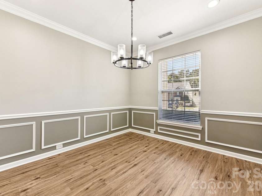 2632 Windsor Chase Drive, Matthews, NC 28105.  MLS# CAR4304091, YatesRealty ID 24879. Formal dining room