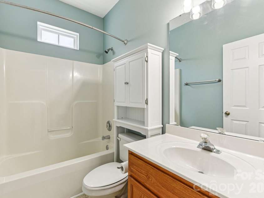 2632 Windsor Chase Drive, Matthews, NC 28105.  MLS# CAR4304091, YatesRealty ID 24879. Full Bath downstairs