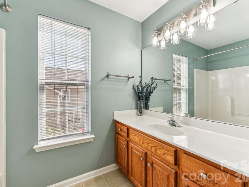 2632 Windsor Chase Drive, Matthews, NC 28105.  MLS# CAR4304091, YatesRealty ID 24879. Full bath upstairs