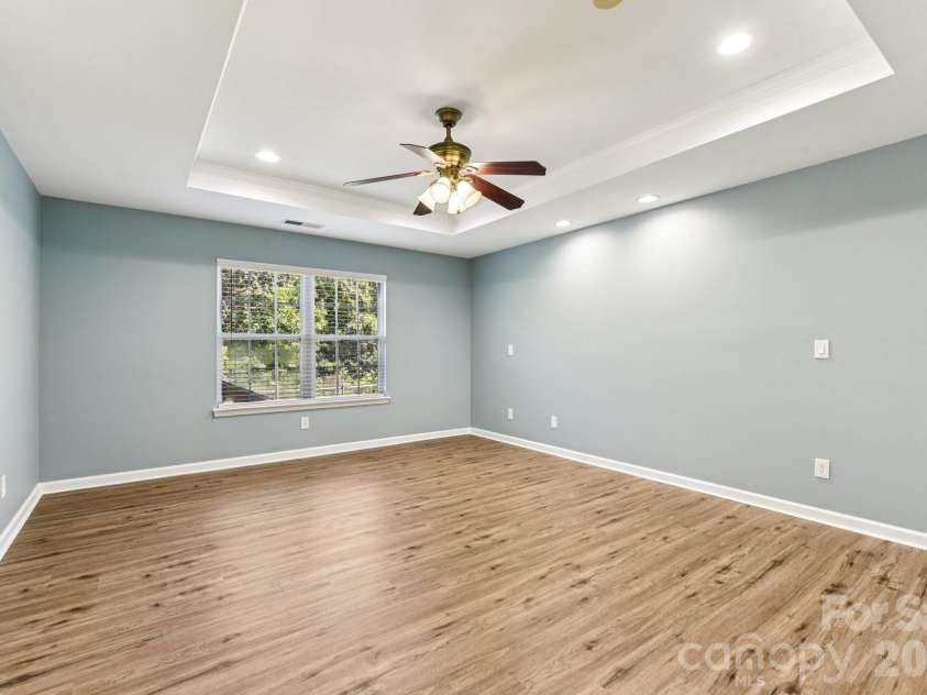 2632 Windsor Chase Drive, Matthews, NC 28105.  MLS# CAR4304091, YatesRealty ID 24879. Primary Bedroom