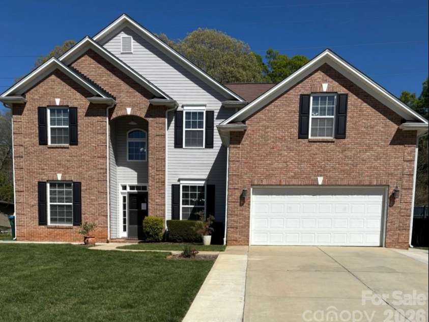 2632 Windsor Chase Drive, Matthews, NC 28105.  MLS# CAR4304091, YatesRealty ID 24879. Welcome Home!