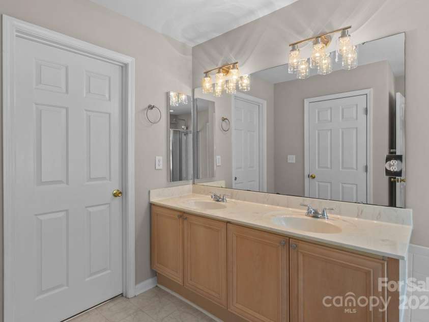 4519 Rock Stream Drive, Charlotte, NC 28269.  MLS# CAR4272079, YatesRealty ID 24879. 