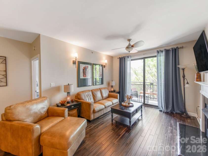 718 Trade Street, Charlotte, NC 28202.  MLS# CAR4279117, YatesRealty ID 2488. Family room