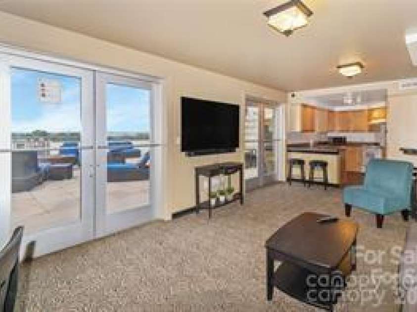 718 Trade Street, Charlotte, NC 28202.  MLS# CAR4393877, YatesRealty ID 2488. Common area/rooftop