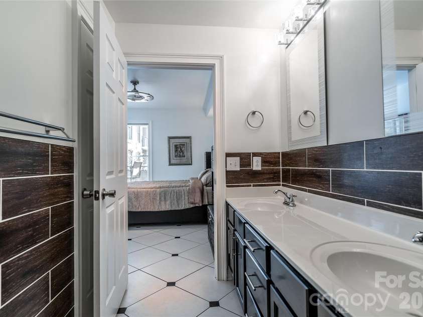 718 Trade Street, Charlotte, NC 28202.  MLS# CAR4413572, YatesRealty ID 2488. 