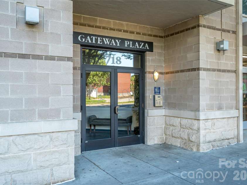 718 Trade Street, Charlotte, NC 28202.  MLS# CAR4413572, YatesRealty ID 2488. 