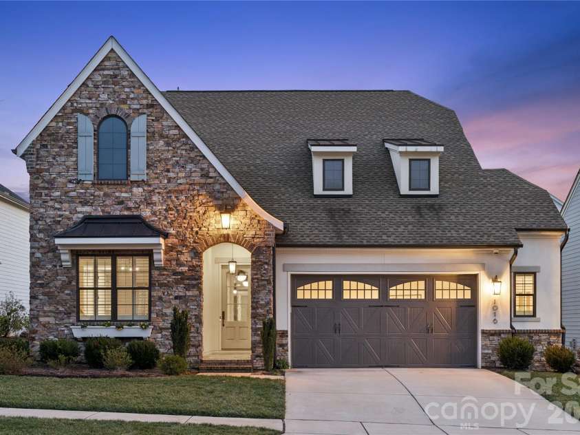 1016 Thatcher Way, Fort Mill, SC 29715.  MLS# CAR4337536, YatesRealty ID 24880. Effortless Luxury 1016 Thatcher Way
