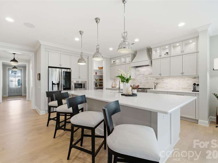 1016 Thatcher Way, Fort Mill, SC 29715.  MLS# CAR4337536, YatesRealty ID 24880. Expansive 10 FT Island
