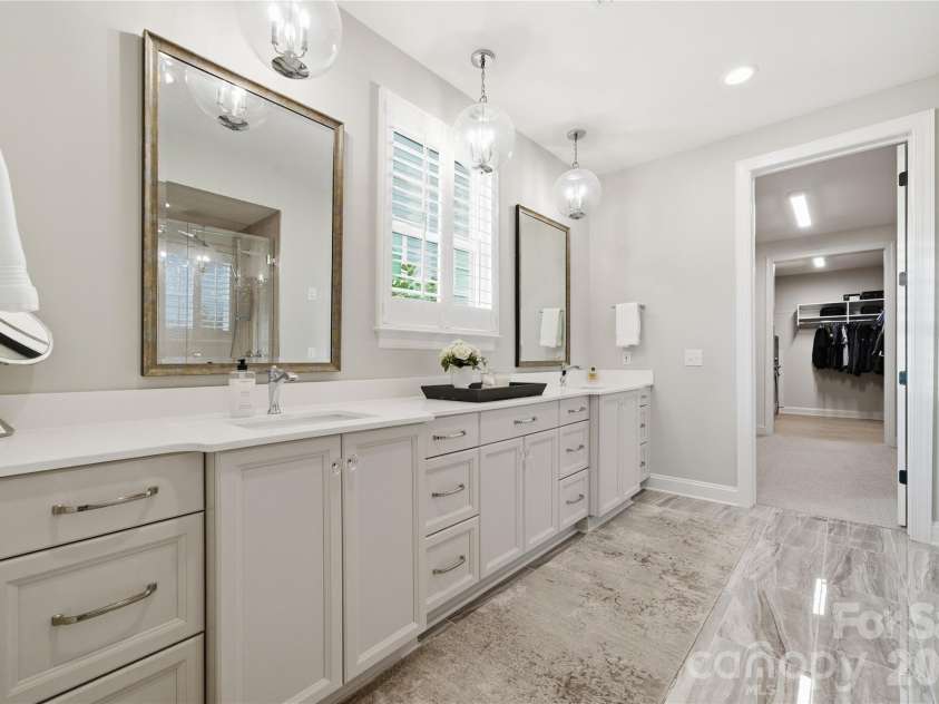 1016 Thatcher Way, Fort Mill, SC 29715.  MLS# CAR4337536, YatesRealty ID 24880. Extended Vanity