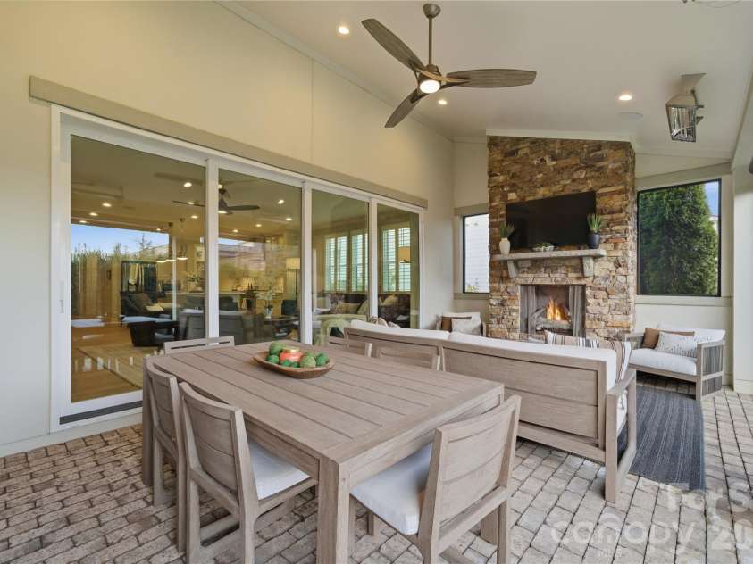 1016 Thatcher Way, Fort Mill, SC 29715.  MLS# CAR4337536, YatesRealty ID 24880. Space for Relaxing and Dining