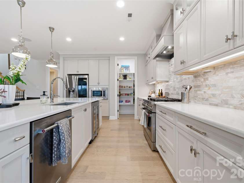 1016 Thatcher Way, Fort Mill, SC 29715.  MLS# CAR4337536, YatesRealty ID 24880. Upgraded Cabinetry