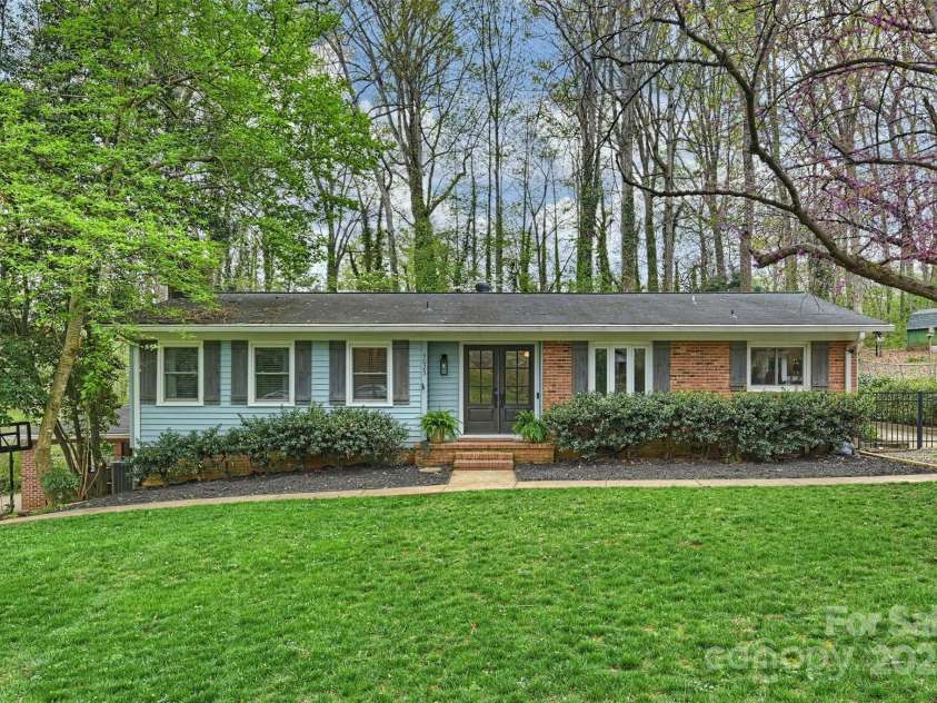 9025 Shields Drive, Huntersville, NC 28078.  MLS# CAR4242533, YatesRealty ID 24881. 