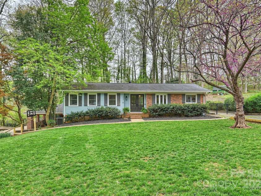 9025 Shields Drive, Huntersville, NC 28078.  MLS# CAR4242533, YatesRealty ID 24881. 