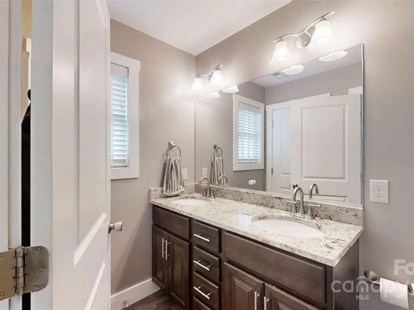 104 Wheeler Road, Weaverville, NC 28787.  MLS# CAR4260241, YatesRealty ID 24882. Primary En-Suite Full Bath