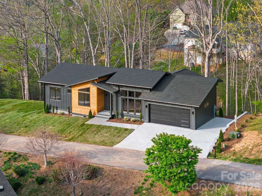 28 Lauren Lane, Candler, NC 28715.  MLS# CAR4365206, YatesRealty ID 24882. 