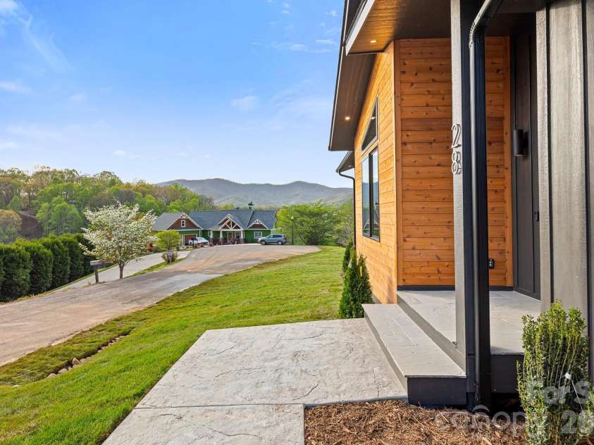 28 Lauren Lane, Candler, NC 28715.  MLS# CAR4365206, YatesRealty ID 24882. 