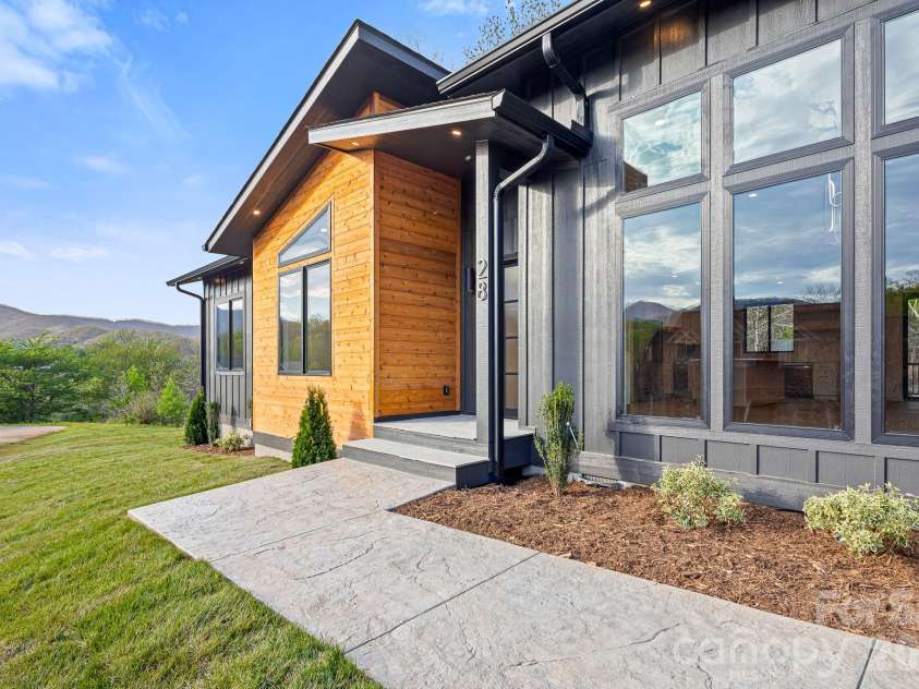 28 Lauren Lane, Candler, NC 28715.  MLS# CAR4365206, YatesRealty ID 24882. 