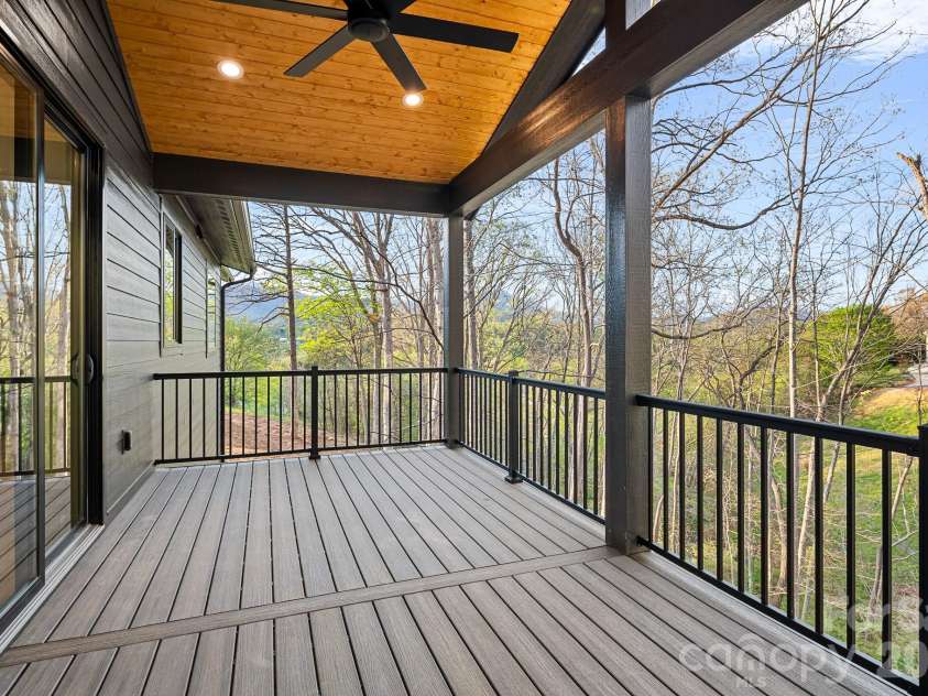 28 Lauren Lane, Candler, NC 28715.  MLS# CAR4365206, YatesRealty ID 24882. 