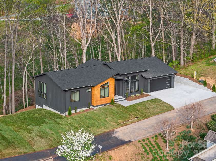28 Lauren Lane, Candler, NC 28715.  MLS# CAR4365206, YatesRealty ID 24882. 