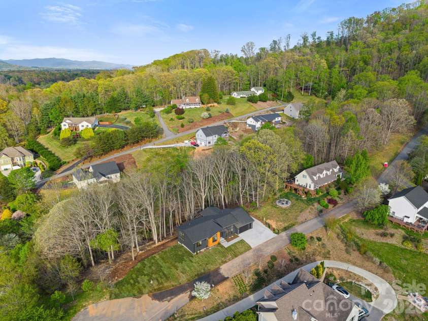 28 Lauren Lane, Candler, NC 28715.  MLS# CAR4365206, YatesRealty ID 24882. 