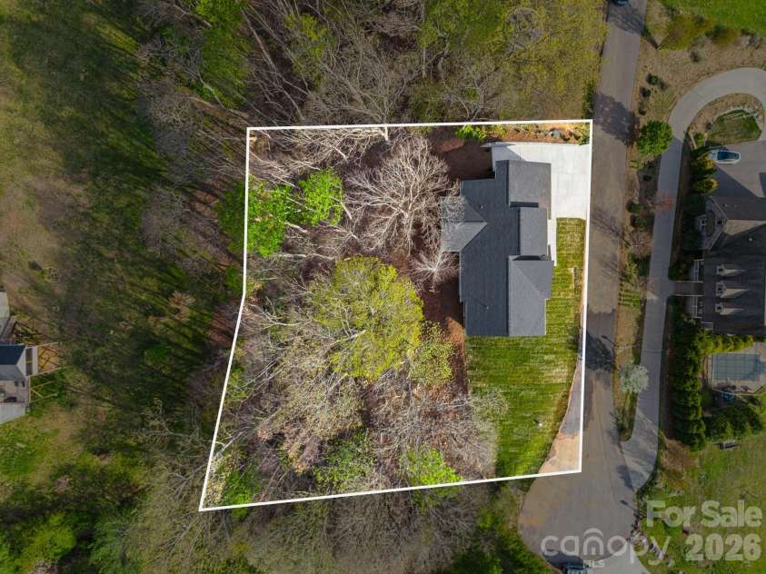 28 Lauren Lane, Candler, NC 28715.  MLS# CAR4365206, YatesRealty ID 24882. Virtually enhanced grass