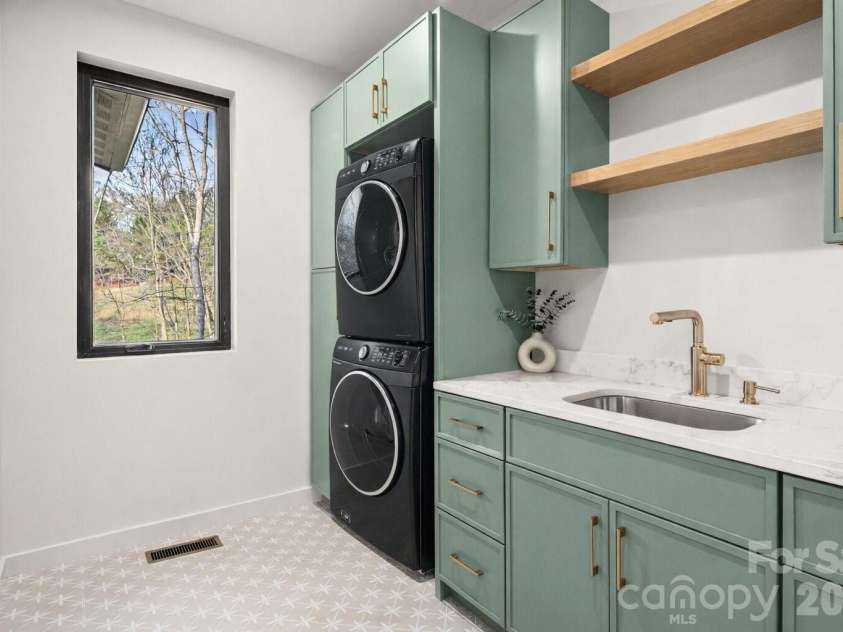 28 Lauren Lane, Candler, NC 28715.  MLS# CAR4365206, YatesRealty ID 24882. Virtually staged laundry machines