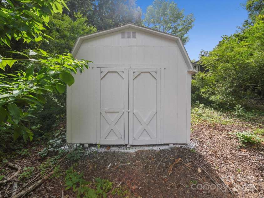 2808 Williams Station Road, Matthews, NC 28105.  MLS# CAR4278213, YatesRealty ID 24883. 