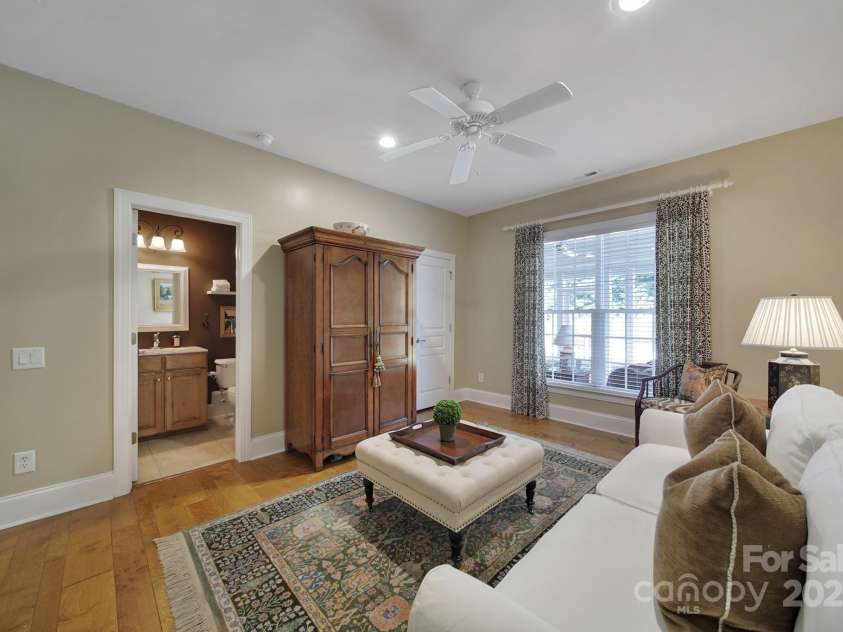 2909 Julian Glen Circle, Waxhaw, NC 28173.  MLS# CAR4274530, YatesRealty ID 24885. 