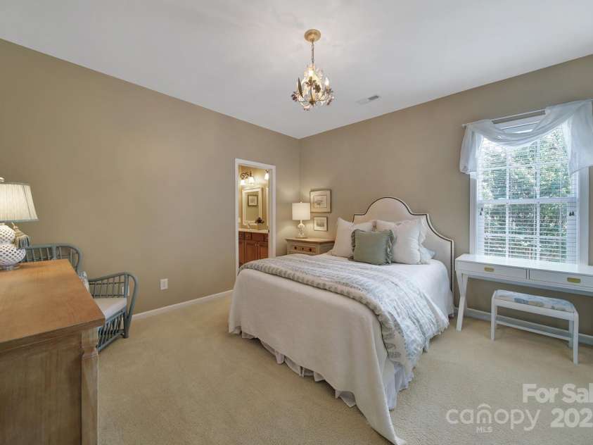 2909 Julian Glen Circle, Waxhaw, NC 28173.  MLS# CAR4274530, YatesRealty ID 24885. 