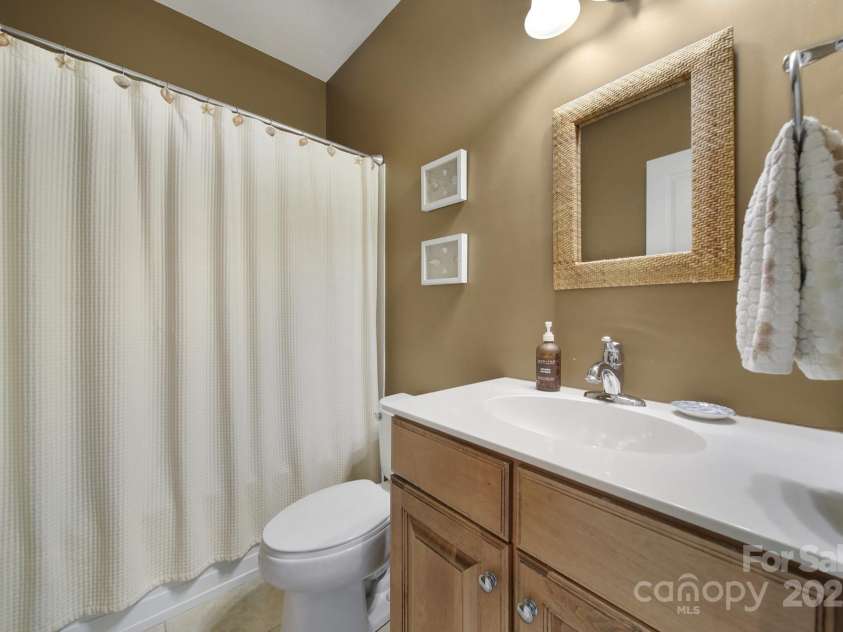 2909 Julian Glen Circle, Waxhaw, NC 28173.  MLS# CAR4274530, YatesRealty ID 24885. 