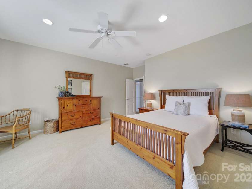 2909 Julian Glen Circle, Waxhaw, NC 28173.  MLS# CAR4274530, YatesRealty ID 24885. 