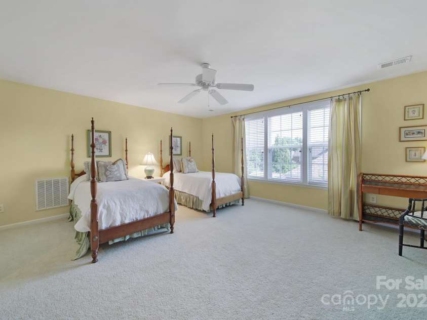 2909 Julian Glen Circle, Waxhaw, NC 28173.  MLS# CAR4274530, YatesRealty ID 24885. 
