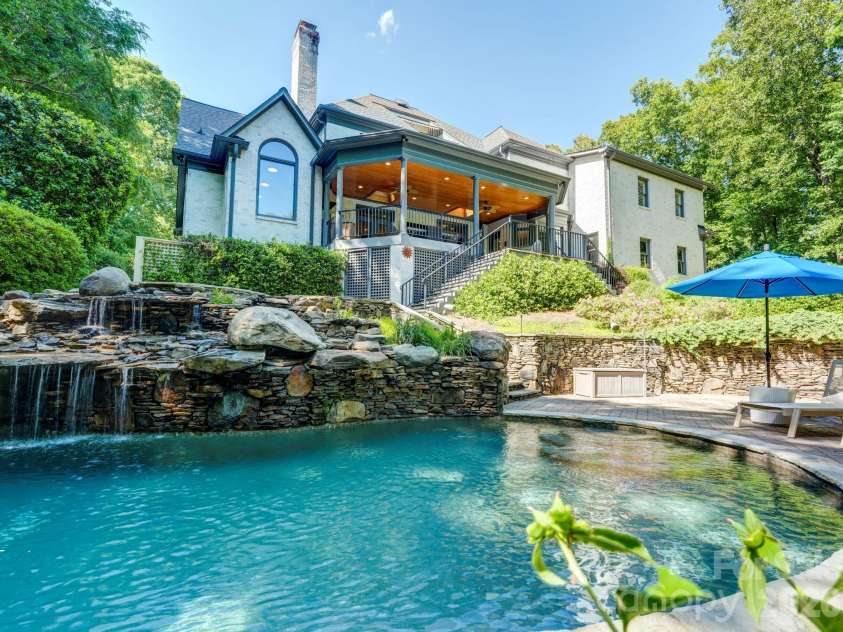 5500 Hardison Road, Charlotte, NC 28226.  MLS# CAR4382791, YatesRealty ID 24886. 