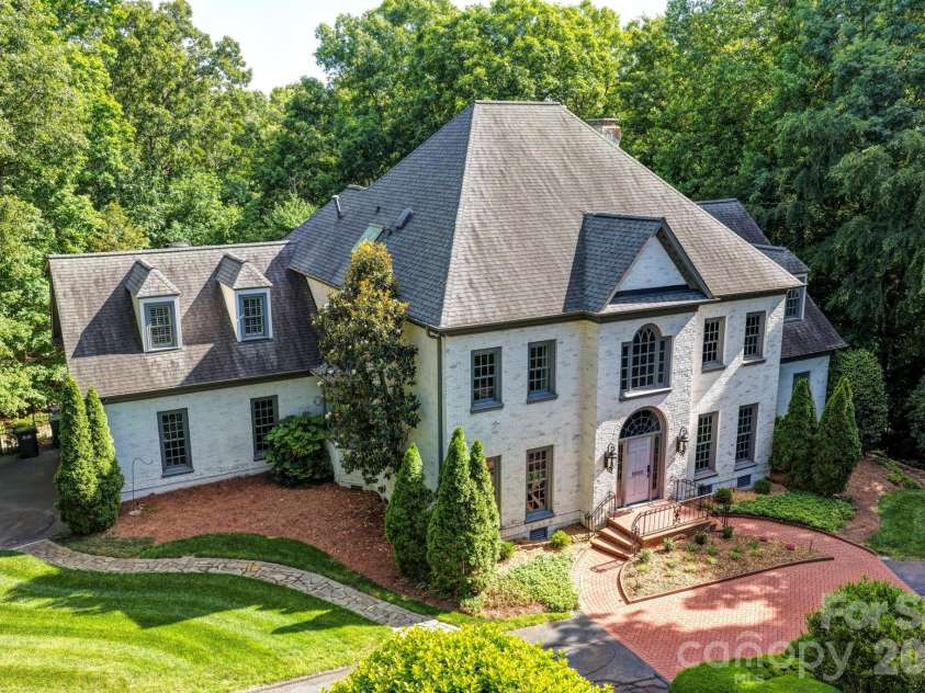 5500 Hardison Road, Charlotte, NC 28226.  MLS# CAR4382791, YatesRealty ID 24886. 