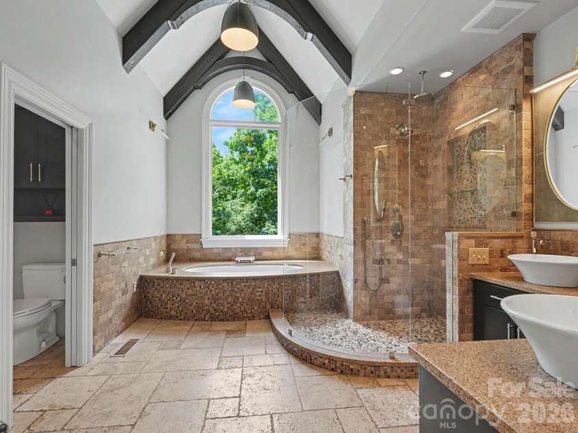 5500 Hardison Road, Charlotte, NC 28226.  MLS# CAR4382791, YatesRealty ID 24886. 