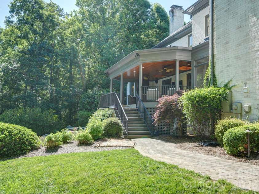 5500 Hardison Road, Charlotte, NC 28226.  MLS# CAR4382791, YatesRealty ID 24886. 